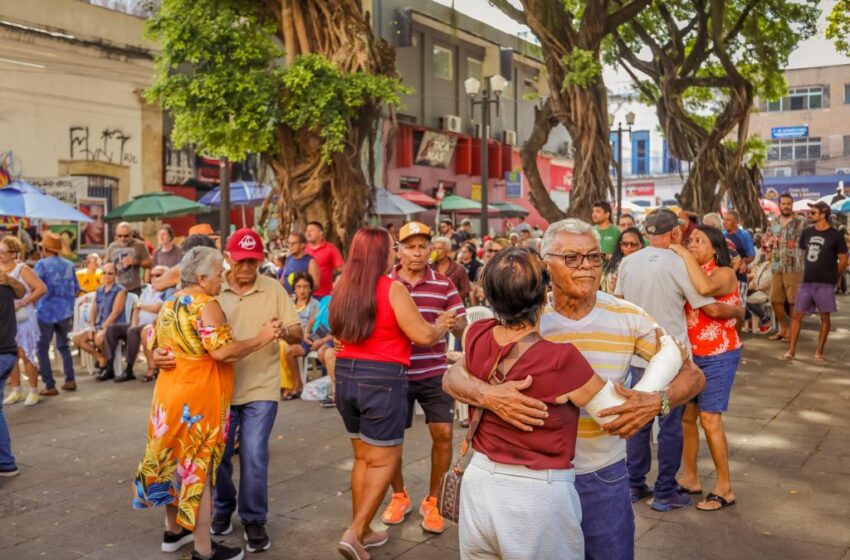  Forró autêntico de Joab Dantas embala Sabadinho Bom na Praça Rio Branco, em João Pessoa