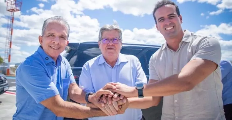  Lucas Ribeiro reúne base aliada em João Pessoa com presença de João Azevêdo e Nabor Wanderley