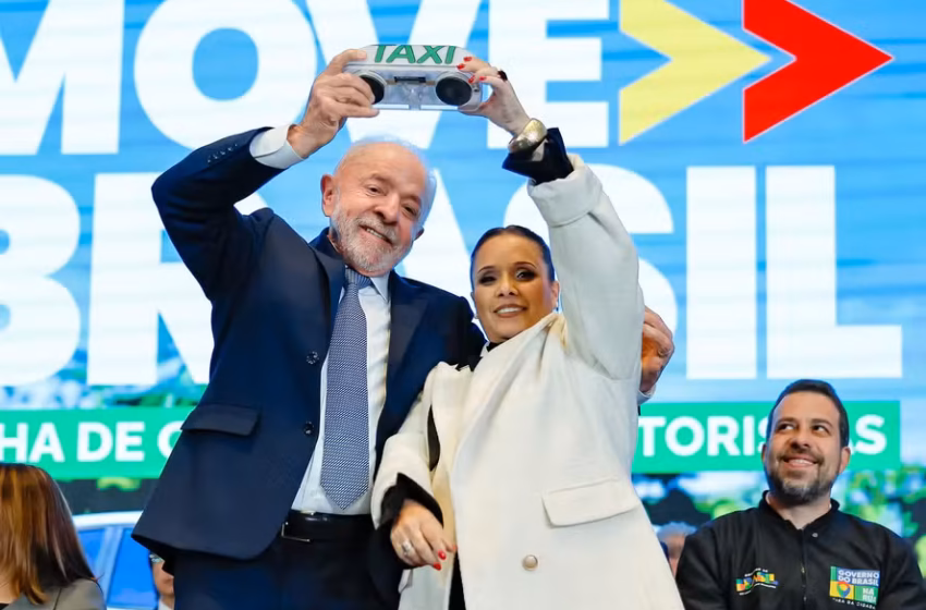  Lula assina medida que libera R$ 30 bilhões para financiamento de carros a taxistas e motoristas de aplicativo