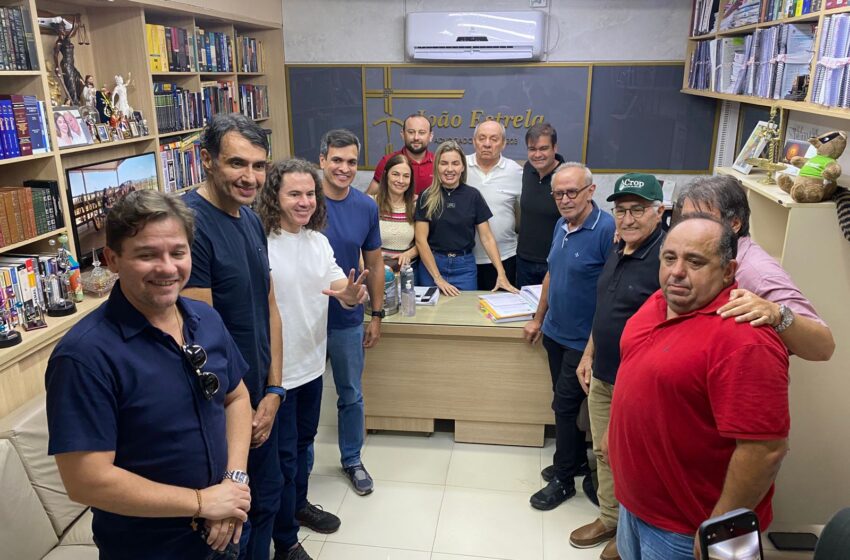  João Estrela declara apoio a Cícero Lucena, Veneziano e André Gadelha