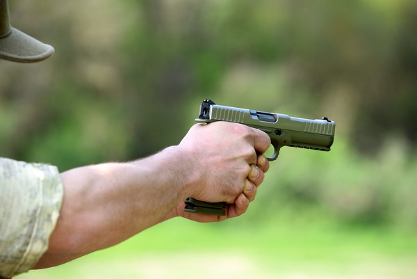 Comissão da Câmara aprova uso do FGTS para compra de armas de fogo