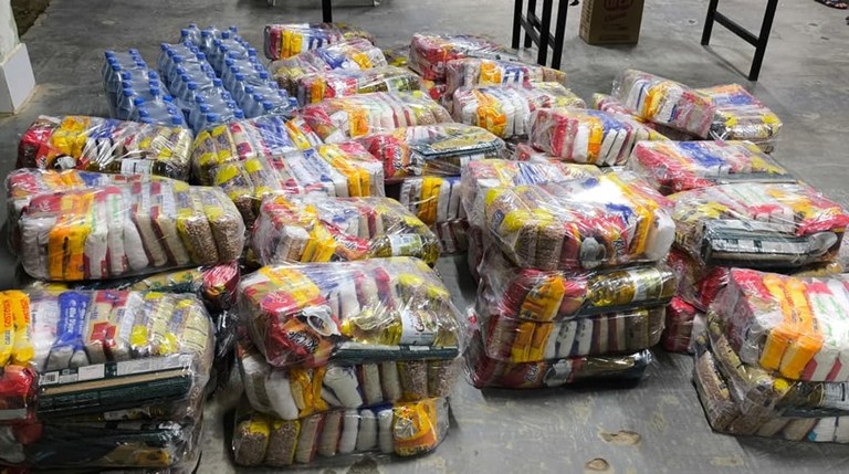  Governo entrega água e cestas básicas nas comunidades atingidas pelas chuvas em João Pessoa