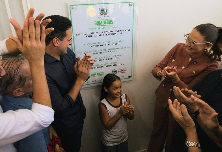  Governador Lucas Ribeiro inaugura escola, autoriza barragem de R$ 21,6 milhões e novas obras de infraestrutura no Sertão