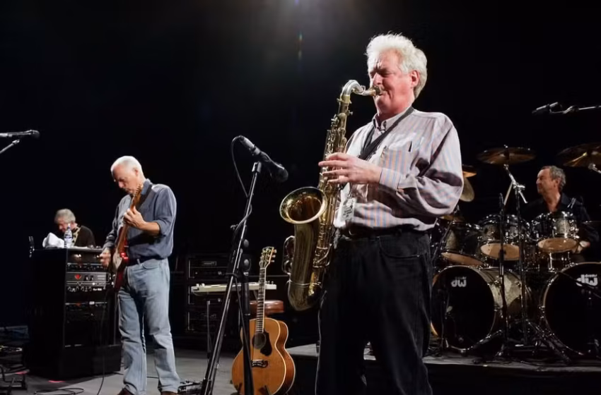 Morre Dick Parry, saxofonista histórico do Pink Floyd, aos 83 anos