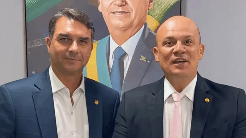  Cabo Gilberto Silva defende Flávio Bolsonaro após pedido de patrocínio ao Banco Master