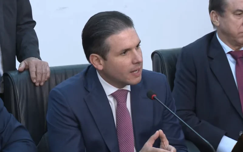  Hugo Motta defende debate técnico sobre fim da escala 6×1 e evita politização do tema