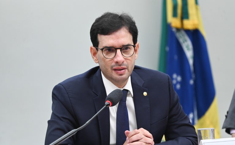  Comissão da Câmara prevê votação do fim da escala 6×1 até 27 de maio