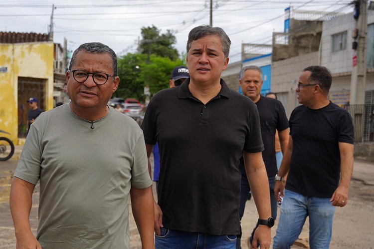  Efraim Filho e Nilvan Ferreira levam apoio a famílias atingidas pelas chuvas em municípios da Paraíba