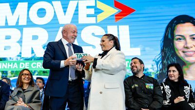  Lula abre R$ 30 bi em crédito para motoristas de apps e taxistas financiarem carro novo