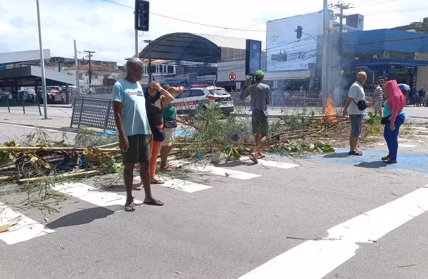  Ambulantes fecham Terminal da Lagoa após ação de recolhimento em João Pessoa