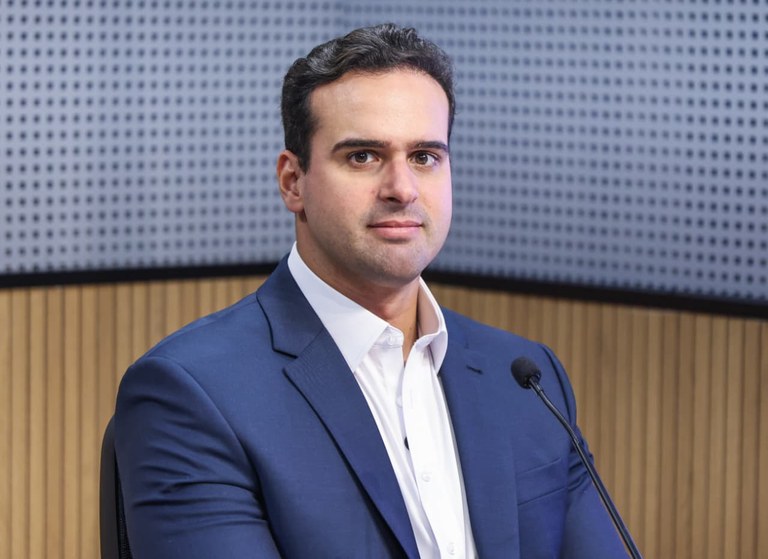  Governador Lucas Ribeiro anuncia antecipação da primeira parcela do 13º salário para 10 de junho no valor de R$ 303,7 milhões