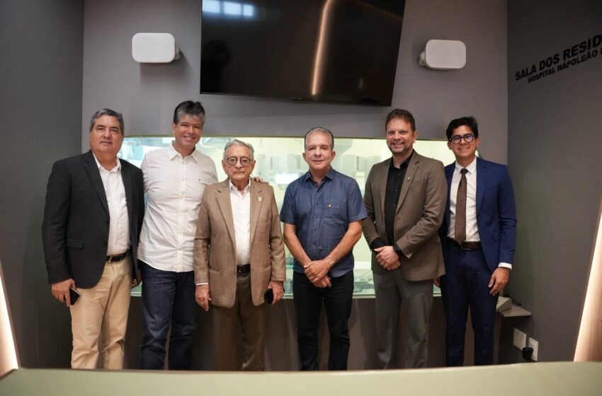  Ao lado de Ruy Carneiro, Nabor reforça compromisso com uma saúde mais humana e acessível para os paraibanos