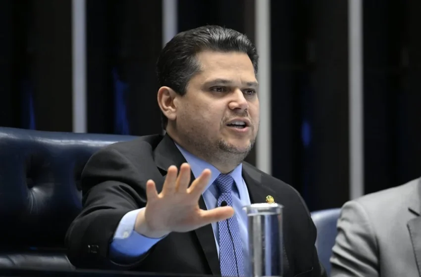  Senado aguarda definição de Alcolumbre para avançar com PEC do fim da escala 6×1