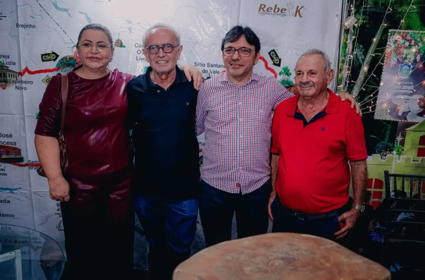  Cícero Lucena recebe apoio em Manaíra e critica crise na educação e no abastecimento de água na Paraíba durante evento