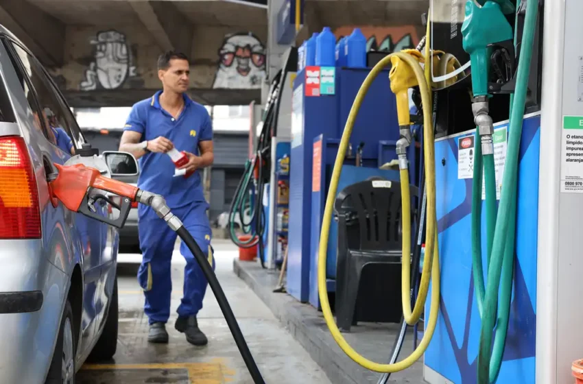  Vendas no comércio recua 1,5% em abril e interrompe sequência de três altas mensais, aponta IBGE