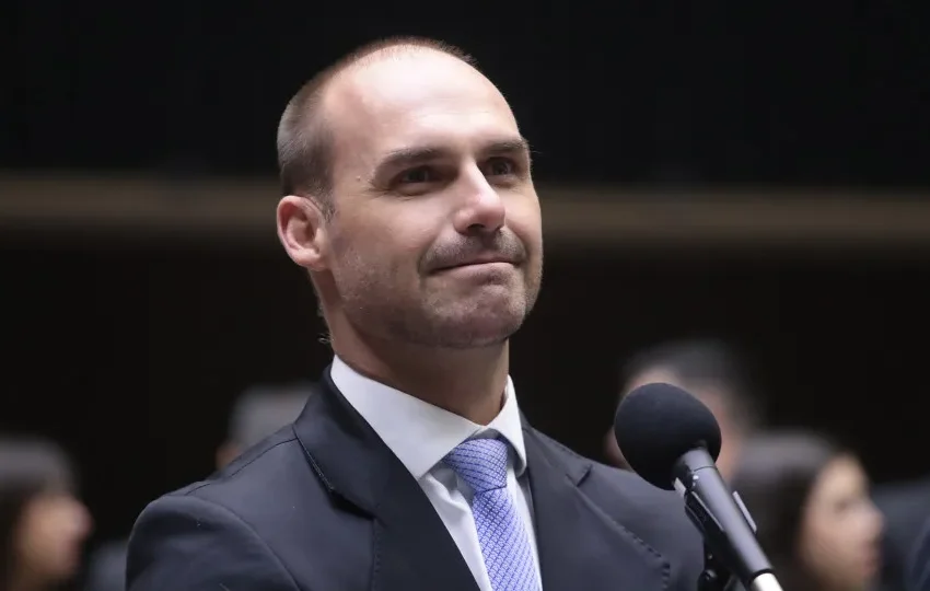  STF decide se Eduardo Bolsonaro será condenado por coação em caso ligado à trama golpista