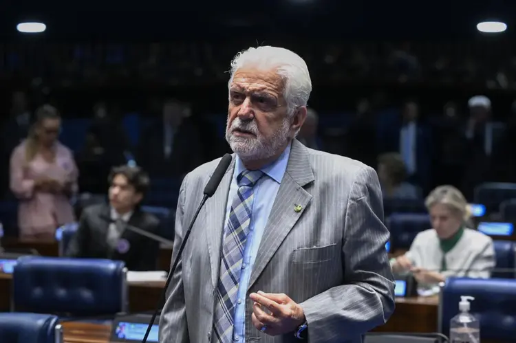  Jaques Wagner deixa liderança do governo no Senado após investigação da PF