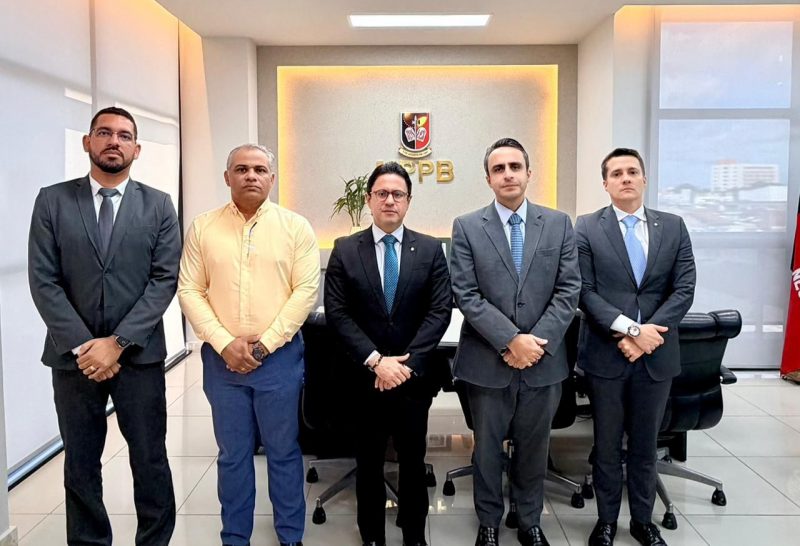  Prefeito de Cabedelo busca diálogo com Ministério Público e TCE-PB para ampliar transparência na gestão