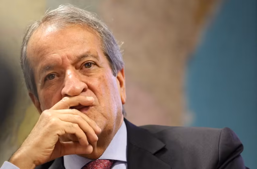  Valdemar Costa Neto antecipa retorno ao Brasil para tentar conter crise entre integrantes da família Bolsonaro