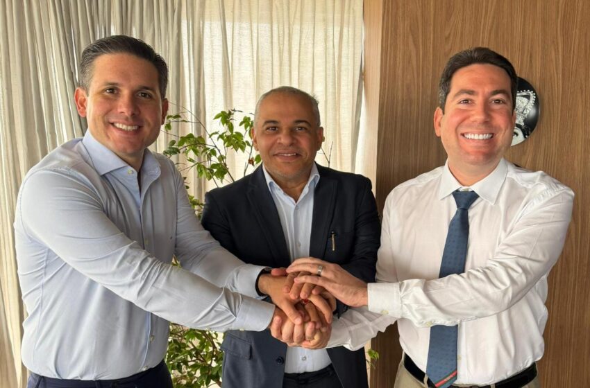  Prefeito de Cabedelo oficializa apoio a Hugo Motta e Felipe Leitão e destaca investimentos para o município
