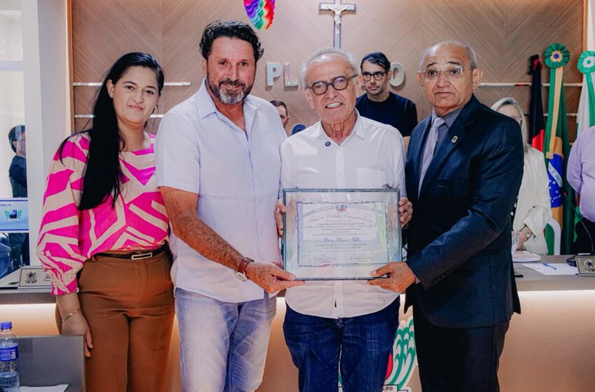  Cícero é homenageado em Cajazeirinhas e ouve demandas da população no Sertão