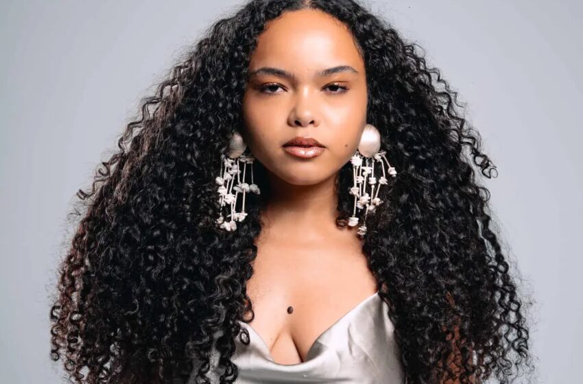  Com música inédita de Joyce Alane e reality vertical, Riachuelo amplia presença no São João e reafirma a cultura brasileira como pilar da marca