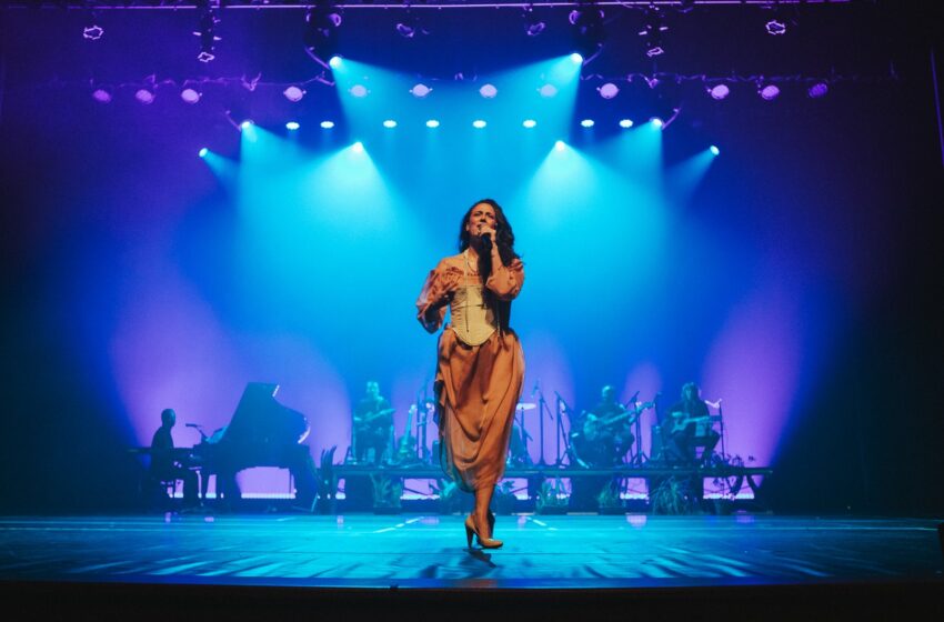  Cantora Tiê apresenta novo show em João Pessoa no dia 18 de julho, no Teatro Paulo Pontes