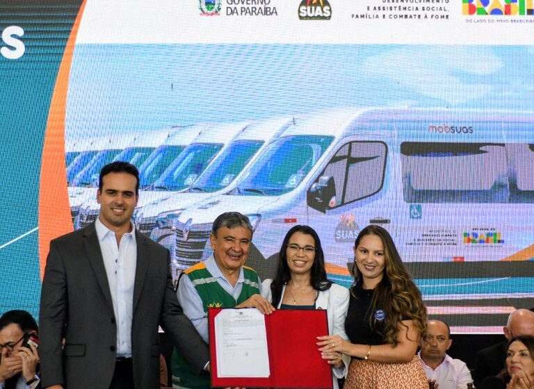  Governador Lucas Ribeiro e ministro Wellington Dias entregam veículos para ampliar acesso aos serviços da assistência social na Paraíba