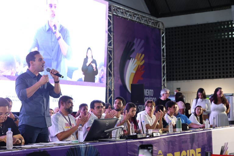  Governador Lucas Ribeiro anuncia R$ 33,9 milhões em investimentos para a região de Pombal durante plenária do ODE