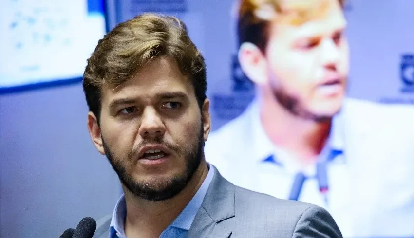  Prefeito de Campina Grande veta projeto que previa vagão exclusivo para mulheres no VLT