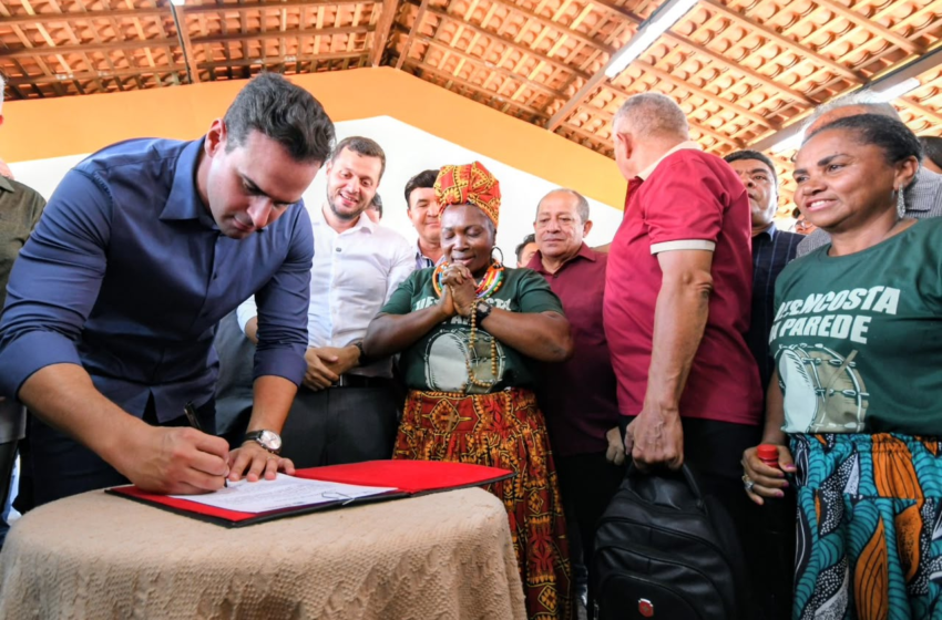  Lucas Ribeiro entrega complexo educacional de R$ 18 milhões e autoriza licitação de estrada em Alagoa Grande