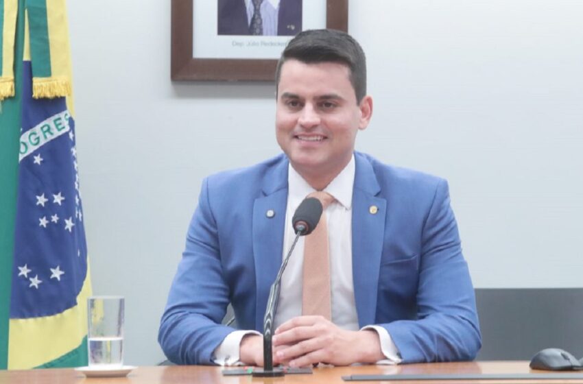  Emendas da Comissão de Turismo são usadas em shows do cantor Jonas Esticado ligado ao deputado Yury do Paredão, aponta apuração
