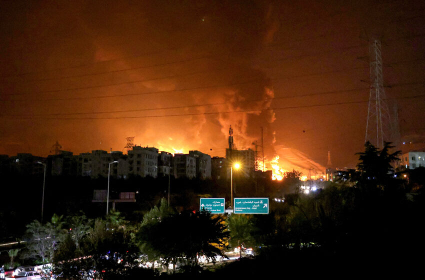  Irã e Israel trocam ataques estratégicos em meio à escalada do conflito no Oriente Médio