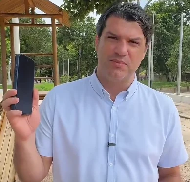  Leo Bezerra orienta população a denunciar descarte irregular de lixo pelo aplicativo da Prefeitura