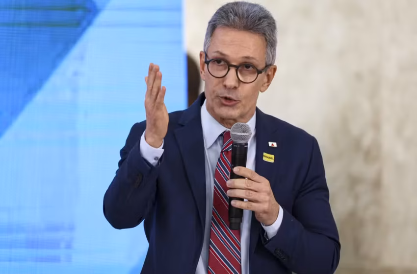  Zema diz que “nunca foi próximo” de Flávio Bolsonaro e reforça candidatura própria ao Planalto