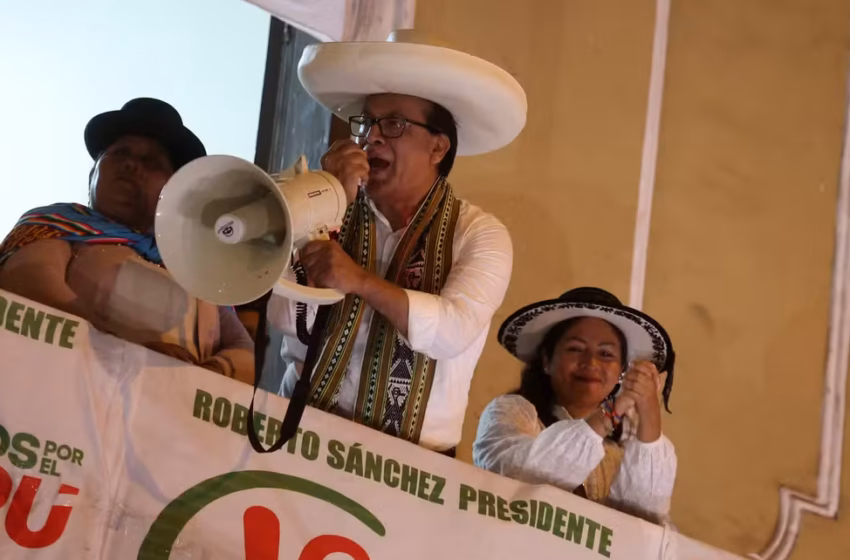  Roberto Sánchez reconhece derrota para Keiko Fujimori nas eleições do Peru