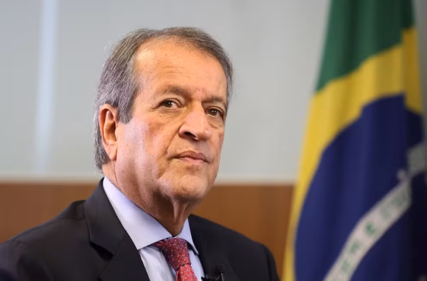  Valdemar Costa Neto nega indicar emendas e diz que decisão cabe a líderes partidários