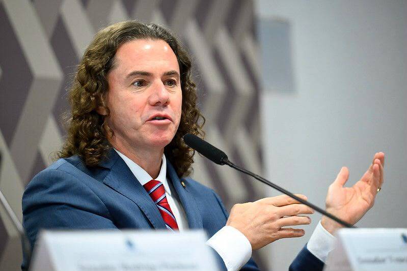  Projeto de Veneziano abona faltas para pais e mães que acompanhem seus filhos com doenças graves ou hospitalizados