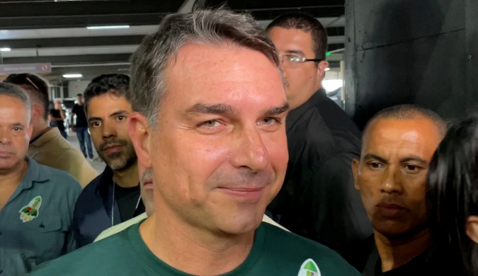  Flávio Bolsonaro adia visita à Campina Grande e confirma presença em convenção do PL em agosto, confira data