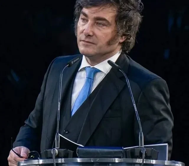  Embaixador brasileiro na Argentina chega ao Brasil e se reúne com chanceler após crise diplomática