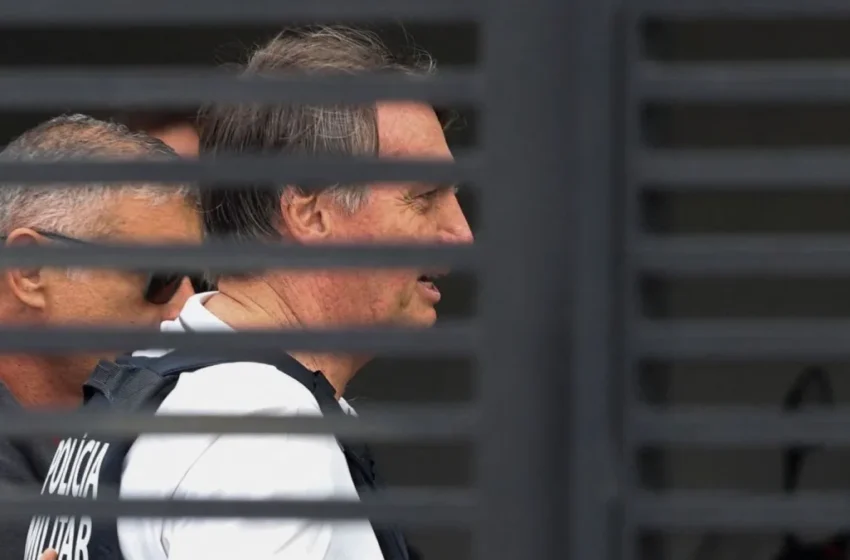  PF realiza busca na casa de Bolsonaro para apreender armas, mas não encontra armamentos