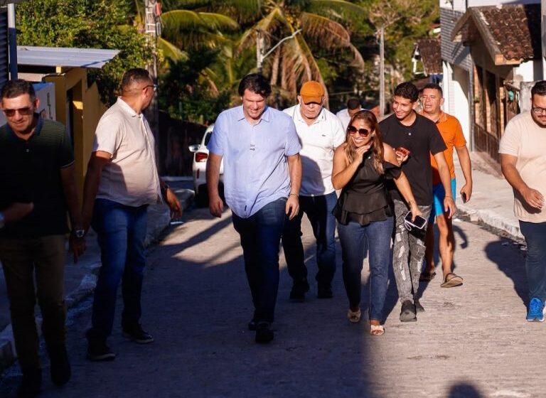  Leo Bezerra entrega simbolicamente 30 ruas e amplia programa de pavimentação em João Pessoa