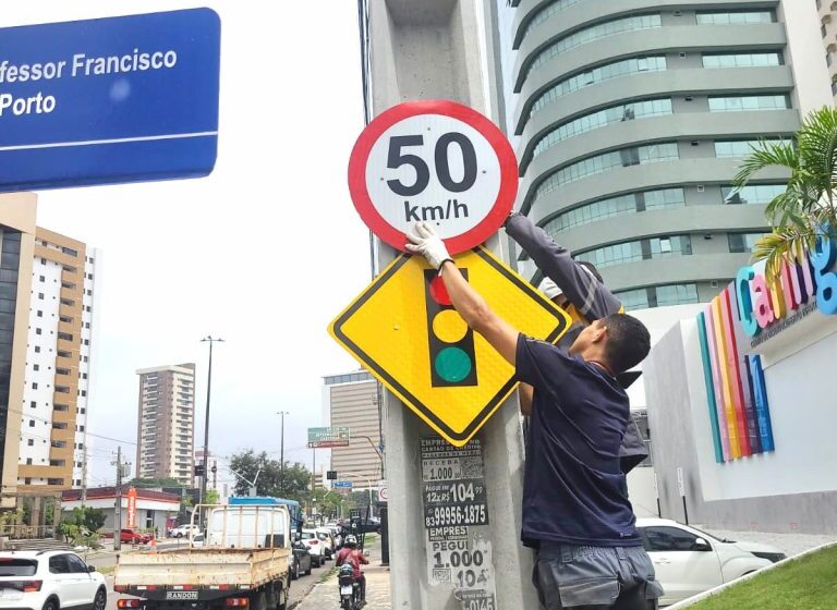  Semob-JP revitaliza sinalização viária em 48 bairros de João Pessoa