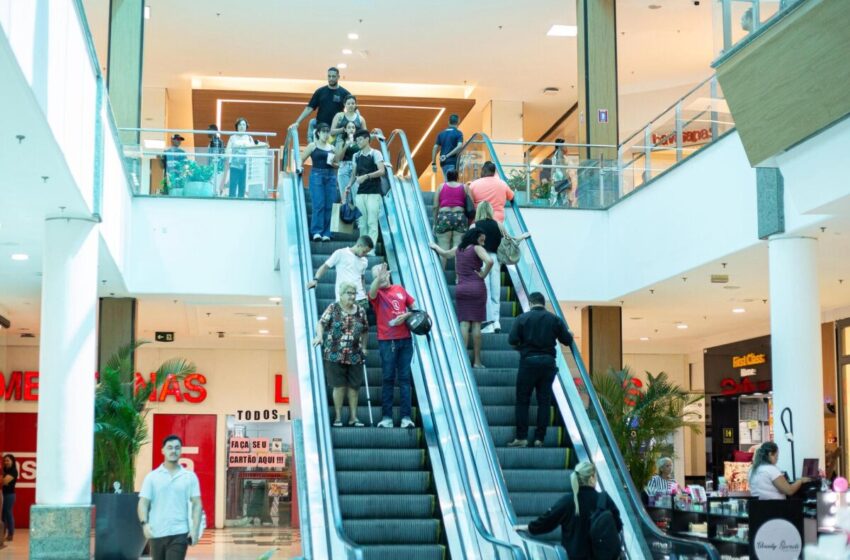  Varejo cresce 0,1% em maio, mas mantém ritmo de desaceleração no trimestre, aponta IBGE