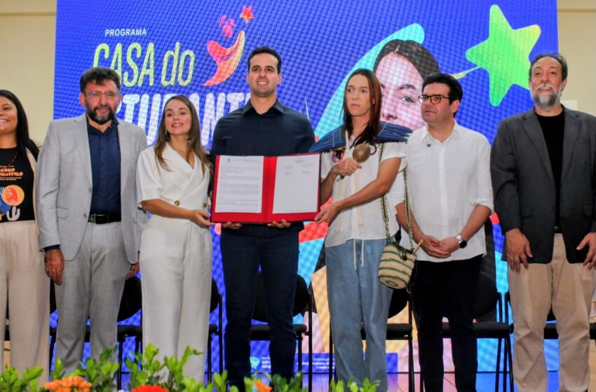  Governador Lucas Ribeiro institucionaliza programa da Casa do Estudante e amplia assistência estudantil com investimento de R$ 12 milhões