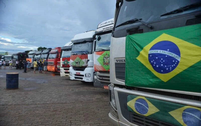  Caminhoneiros realizam protestos e exigem votação da MP do Frete antes do prazo final