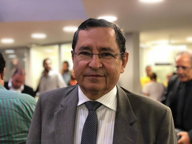  Anísio Maia rebate Walber e associa policiais investigados ao bolsonarismo