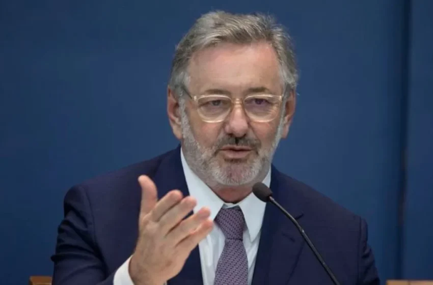  “Tarifa indevida”, diz ministro sobre nova sobretaxa de 12,5% imposta pelos EUA ao Brasil