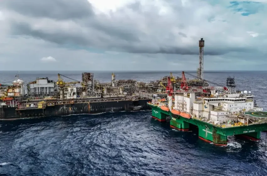  Governo Federal mantém imposto de 12% sobre exportação de petróleo por mais 60 dias devido a tensões no Oriente Médio