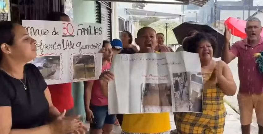  Fortes chuvas provocam transtornos em João Pessoa e moradores protestam por infraestrutura